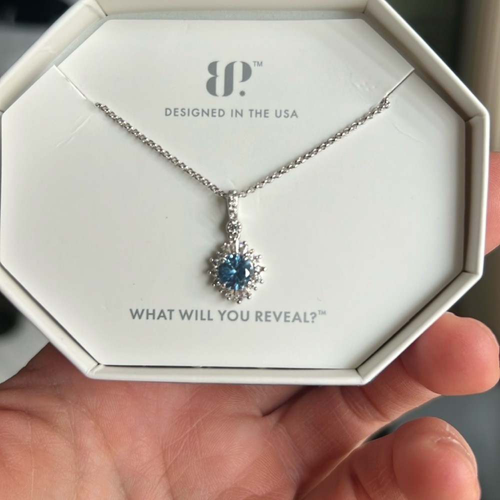 Elegant Silver Necklace with Blue Gemstone